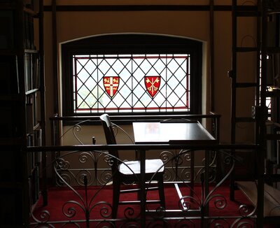 Cambridge University crest